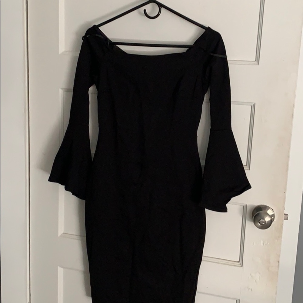 Bodycon midi off the shoulder black dress